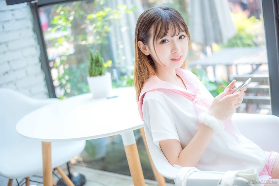 相信爱情，即使它给你带来悲哀也要相信爱情。